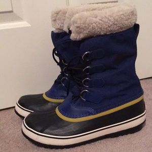 Like new Sorel carnival boots